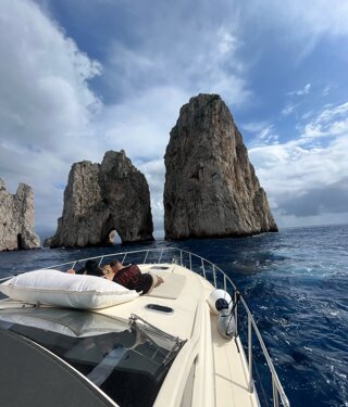 www.marysolrent.it Noleggio di yacht, barche, gommoni e accessori acquatici.