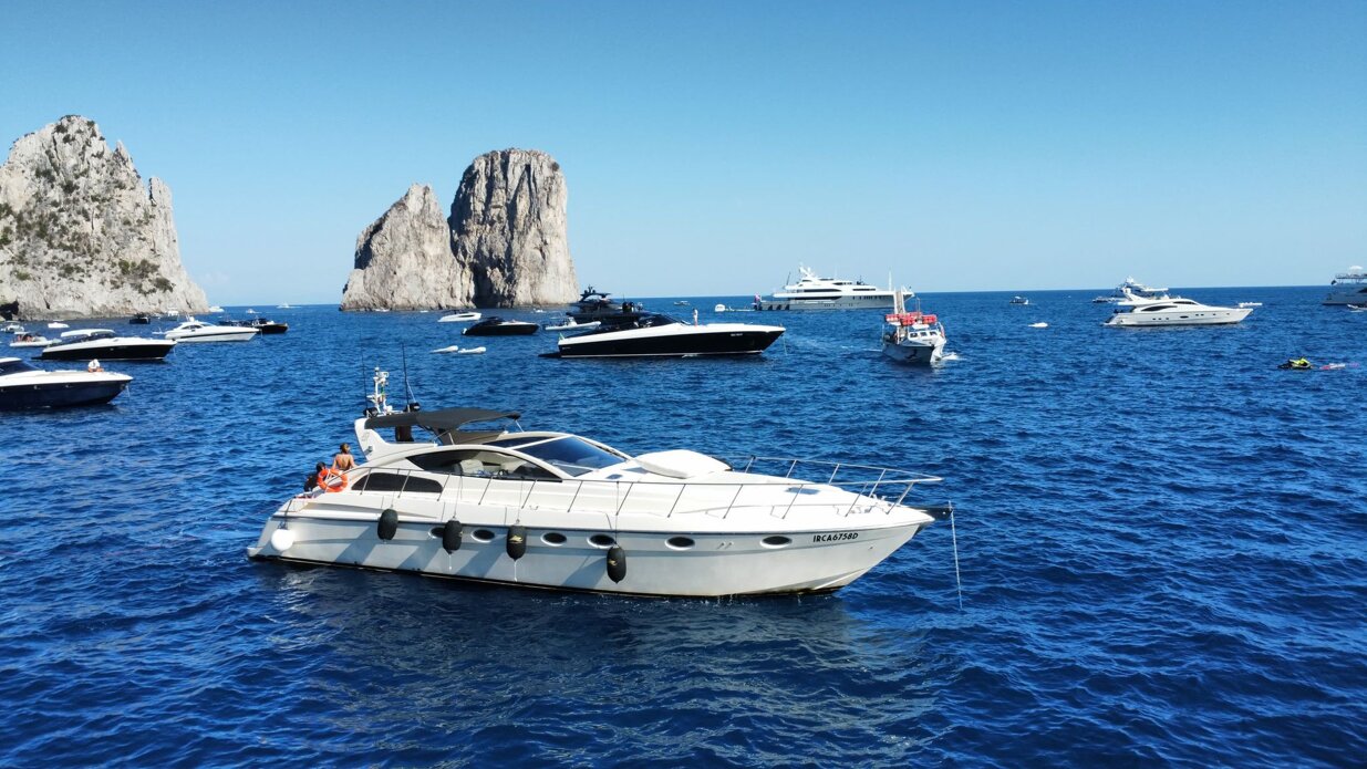 www.marysolrent.it Noleggio di yacht, barche, gommoni e accessori acquatici.