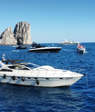 www.marysolrent.it Noleggio di yacht, barche, gommoni e accessori acquatici.
