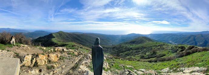 La madonnina del Pizzo d'Evigno e vista panoramica del Golfo Dianese