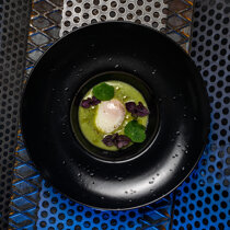 Uovo in CBT con crema di zucchine e menta