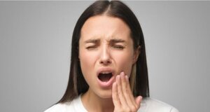 dolore alla tempia e ai muscoli facciali studio dentistico specializzato in gnatologia a roma dott. Antonio romano mei caldora