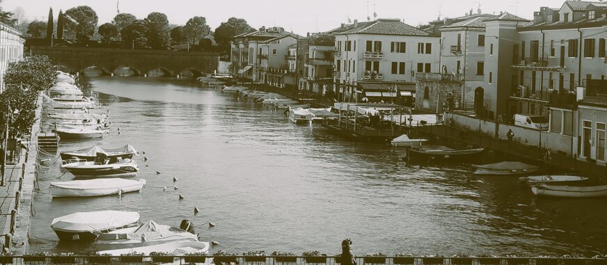 eyJkZSI6IkNhbmFsZSBkaSBNZXp6byBQZXNjaGllcmEgZGVsIEdhcmRhLCBpIHZvbHRvbmkifQ==