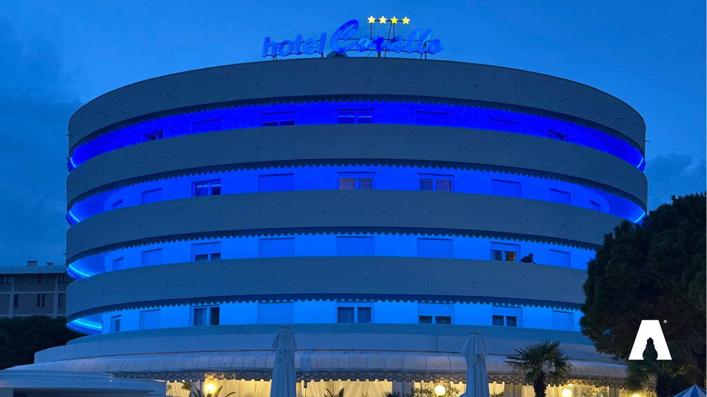 immagine di sezione larga (1600 x 900 px).zip - hotel corallo 2 (blu).jpeg