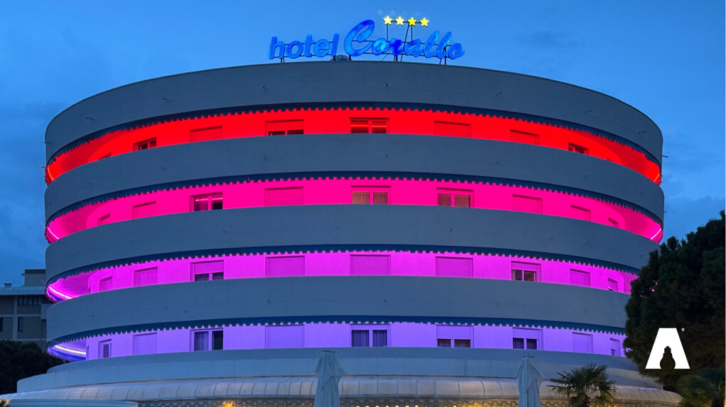 immagine di sezione larga (1600 x 900 px).zip - hotel corallo 6 (gradiente rosso).jpeg