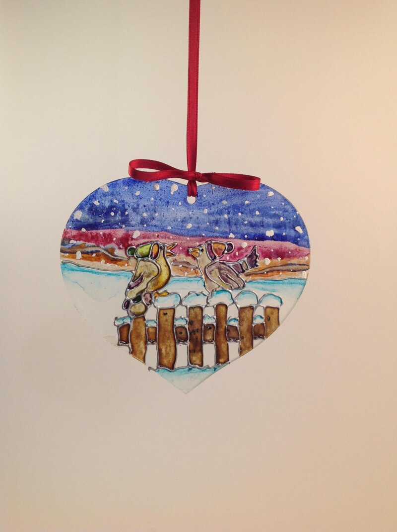 verro-decorato-forma-cuore-passerotti-neve