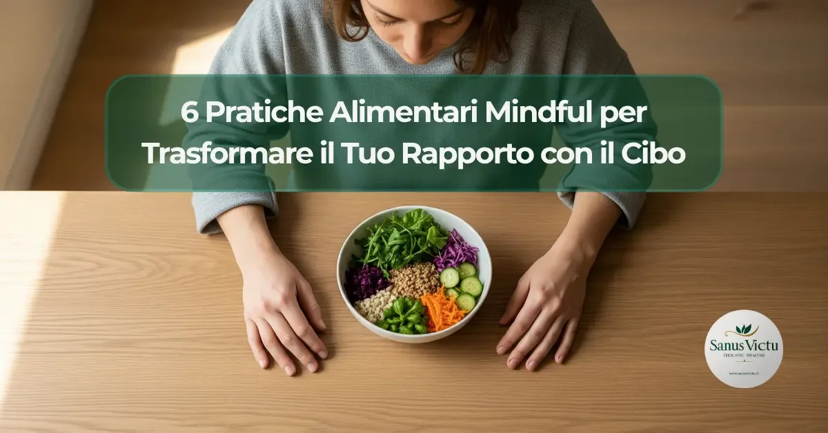 Donna che pratica il mindful eating seduta a un tavolo con una ciotola di cibo sano, pronta a trasformare il suo rapporto con il cibo.
