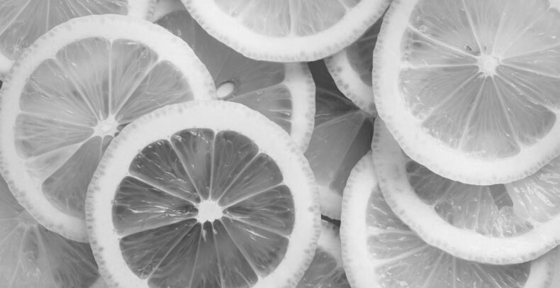 foto artistica di limoni e pompelmi