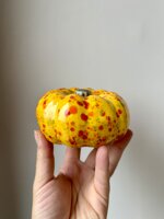 spiced-marmalade-zucca-decorativa-artigianale-in-ceramica-arancio-e-giallo-maculato spiced-marmalade-zucca-decorativa-artigianale-in-ceramica-arancio-e-giallo-maculato