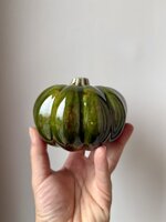 emerald-harvest-zucca-decorativa-artigianale-in-ceramica-verde-smeraldo-lucido emerald-harvest-zucca-decorativa-artigianale-in-ceramica-verde-smeraldo-lucido