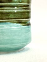 tazza-cilindrica-in-ceramica-artigianale-smalto-verde-acqua-e-oliva-fatto-a-mano tazza-cilindrica-in-ceramica-artigianale-smalto-verde-acqua-e-oliva-fatto-a-mano