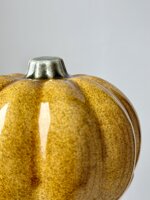 ochre-spice-zucca-decorativa-artigianale-in-ceramica-giallo-ocra-puntinato ochre-spice-zucca-decorativa-artigianale-in-ceramica-giallo-ocra-puntinato