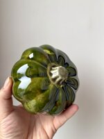 emerald-harvest-zucca-decorativa-artigianale-in-ceramica-verde-smeraldo-lucido emerald-harvest-zucca-decorativa-artigianale-in-ceramica-verde-smeraldo-lucido
