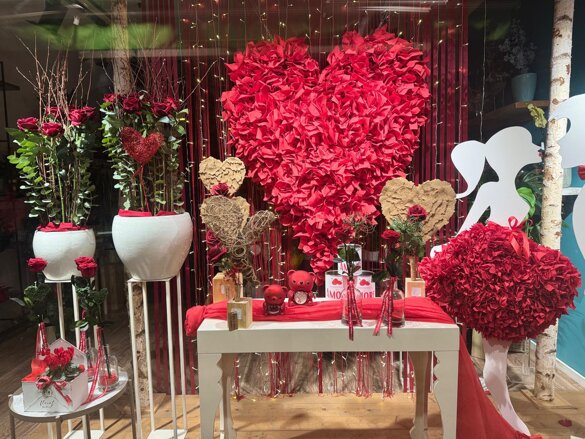 vetrina san valentino fioraio Rimini Fioreria Idea Verde Rimini