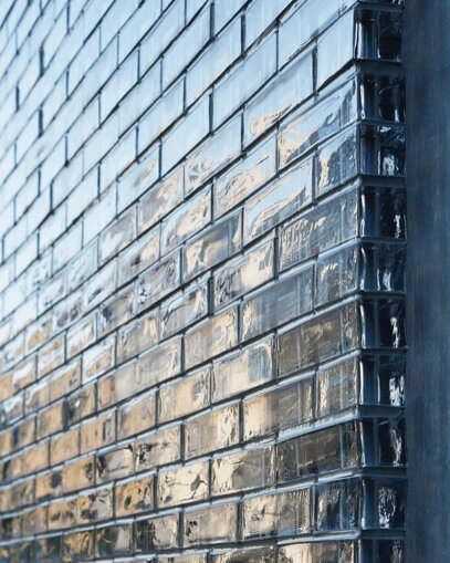 optical-glass-house-v0-rx1va1cxl10d1.jpeg