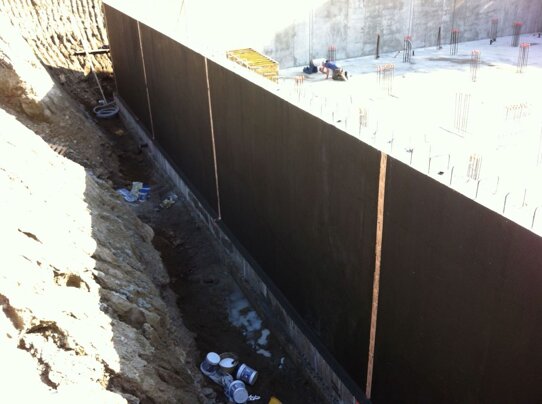 plastivo 250 con giunti garvo 3 su muro interrato perimetrale.jpeg