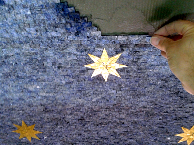 eyJlbiI6IkNpZWxpbmcgbW9zYWljIn0=