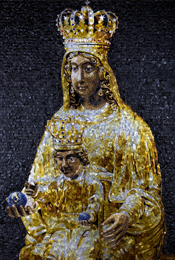 eyJlbiI6Ik1vc2FpY28gTWFkb25uYSBkaSBWaWdnaWFubyJ9