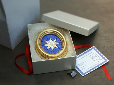 eyJlbiI6IlN0ZWxsYSBpbiBNb3NhaWNvIn0=