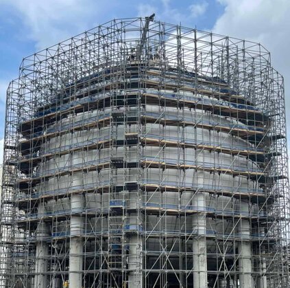 Ponteggio di manutenzione su serbatoio sferico