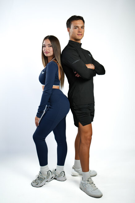 Modelli in posa con completi coordinati Mefit sportswear