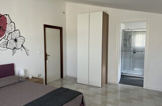 camera%20cigliegio%20-%20bagno.jpeg camera%20cigliegio%20-%20bagno.jpeg