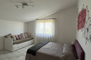 camera%20cigliegio1.jpeg camera%20cigliegio1.jpeg