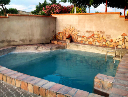 una vasca dei bagni della ficoncella una vasca dei bagni della ficoncella