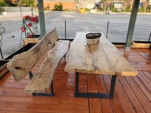 Tavolo da esterno Tavolo da esterno realizzato su misura con panca completa di poggia schiena