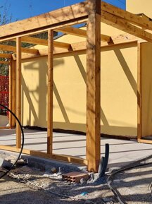 Garage addossato a parete Struttura manufatto