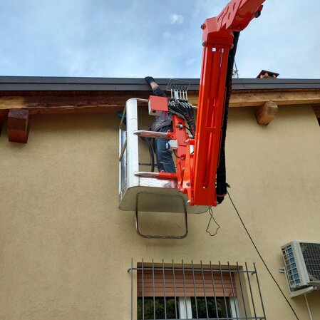 Sottotetto - manutenzione Sottotetto carteggiato a legno vivo con strum a norma