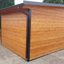 Casetta MQ 8 Casetta di MQ 8 con tetto a monofalda e porta doppia. Vista da dietro