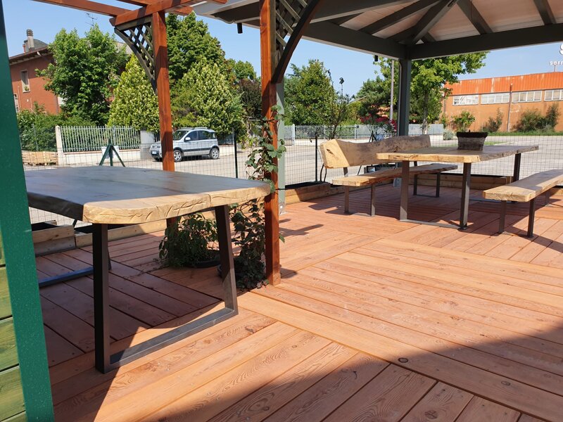 Vedi nella sezione tavoli e panche Vedi nella sezione tavoli e panche