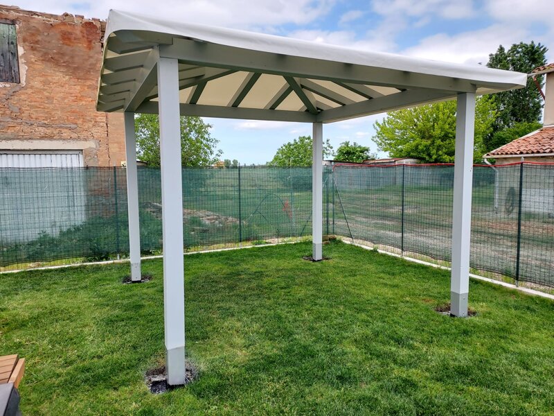 Vedi nella sezione coperture in legno Vedi nella sezione coperture in legno