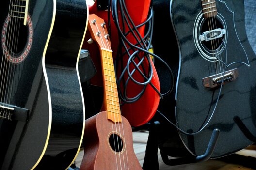 klaushausmann-guitars-1730300_1280.jpeg klaushausmann-guitars-1730300_1280.jpeg