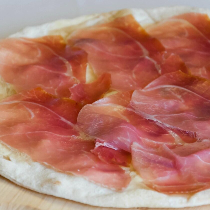 pizza crudo.jpeg