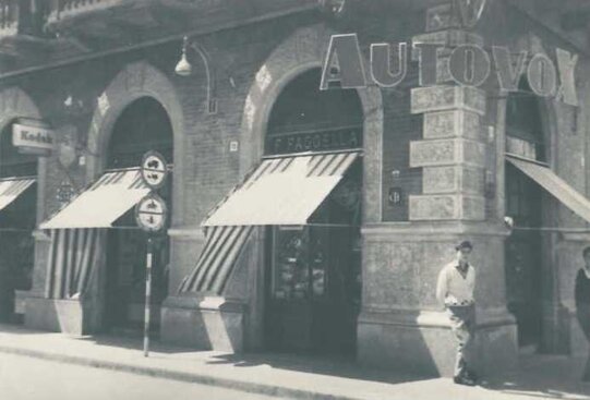 CORSO GARIBALDI 15 ANNI 60