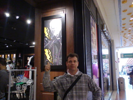 ascot, billy idol quadro (negozio d'abbigliamento con esposto il quadro di billy idol)20140629-0001.jpeg