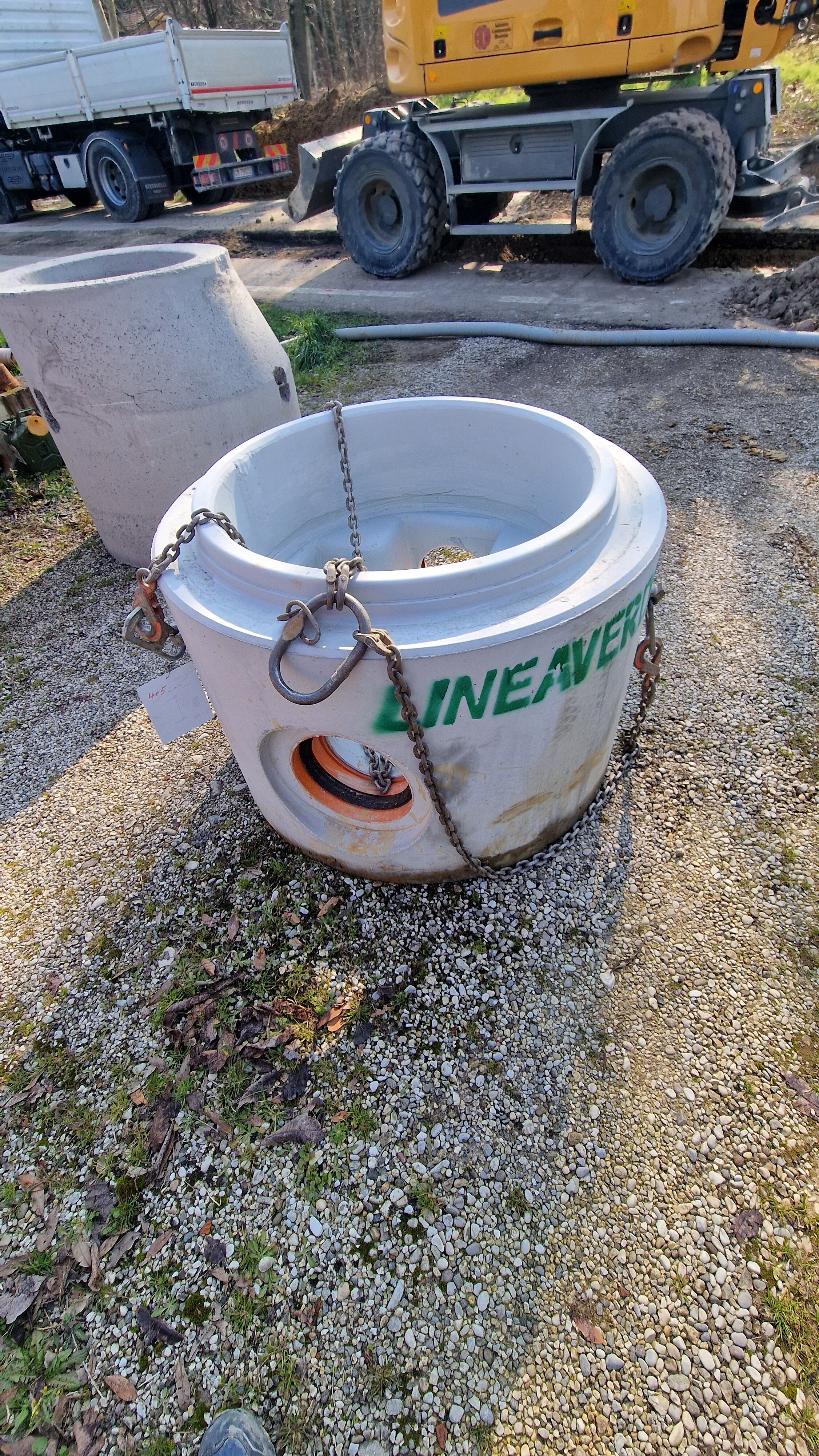 Il Pozzetto in Calcestruzzo Autocompattante: Innovazione e Durabilit&agrave; nelle Fognature