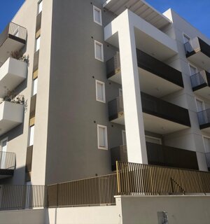 Edificio residenziale con parapetti in acciaio e ringhiere personalizzate Fratelli Amabili