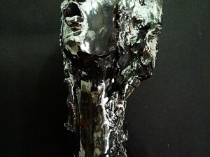 Ceramica smalto platino lucido. Anno 2009. cm. 48x15x18
