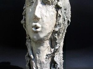 Ceramica ingobbio pigmento nero e cristallina matt. Anno 2008. cm. 18x36x18