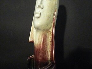 Ceramica maiolicata ossido di manganese e smalti. Anno 2011. cm.18x52x18