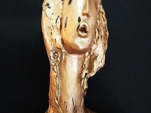 Ceramica ossido di rame e smalti. Anno 2008. cm. 16x36x24