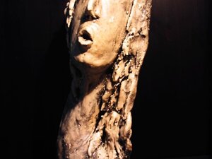 Ceramica pigmento nero e cristallina matt. Anno 2007. cm. 14x32x20
