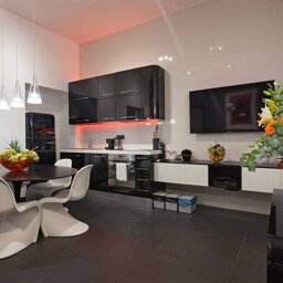 Minimal flat