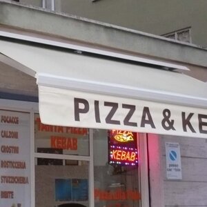 Tende con scritte computerizzate