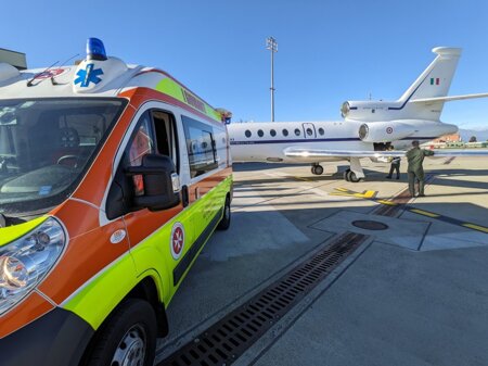 volo umanitario aziendazero arfeonautica militare (4).jpeg