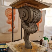 Gamba di tavolo Scultura di Luigi Ottolino, Gigi Ottolino per la serie tv Those About to Die