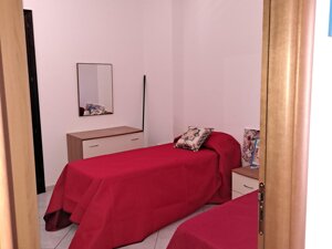 Disposizione con due lettini